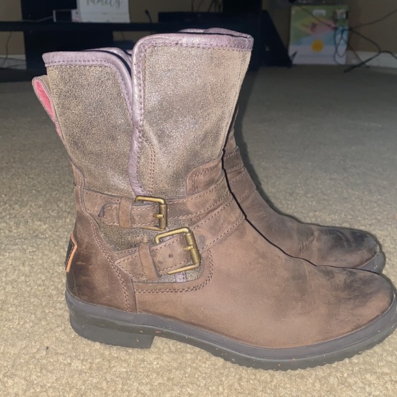 Boots - Picture 3 of 5